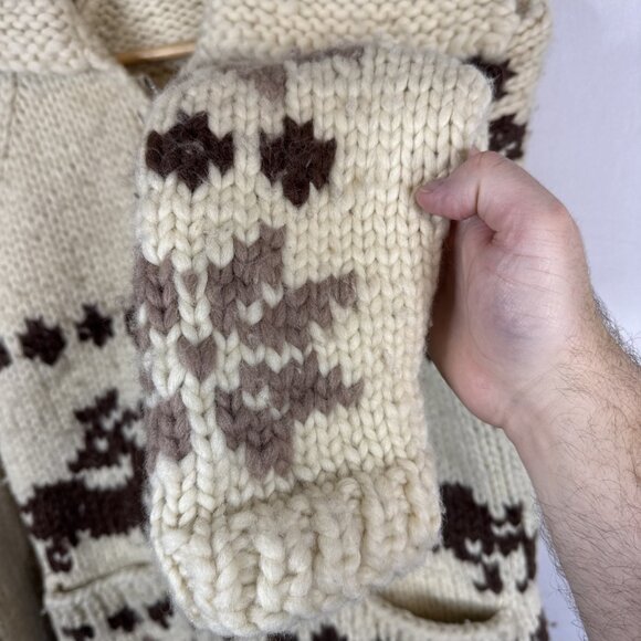 Cowichan-Style Hand Knit Wool Zip Sweater Men’s Small Reindeer Snowflake - Picture 2 of 5